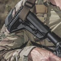 Magpul Pažba MOE SL Carbine Mil-Spec - čierna