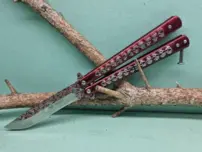 Nôž motýlik zatvárací, lebky, červený