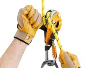 Kompaktná samoblokovacia zlaňovacia brzda Petzl Rig