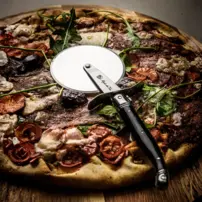 Krájač na pizzu - čierny