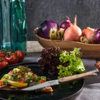 Steakové nože Innovation Line so zúbkovanou čepeľou - sada 6 kusov - dubové drevo