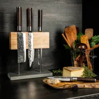 Magnetický stojan na nože Style de Vie - dubové drevo na podstavci z prírodného kameňa