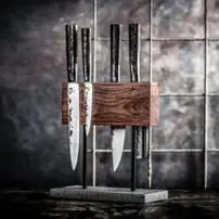 Magnetický stojan na nože Style de Vie - orechové drevo na podstavci z prírodného kameňa