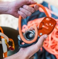 NEOX ORANGE/BLACK PETZL istiaca brzda
