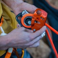 NEOX ORANGE/BLACK PETZL istiaca brzda