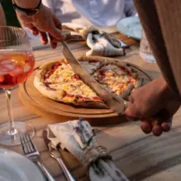 Nôž na pizzu a syr Oslo