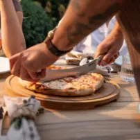 Nôž na pizzu a syr Oslo