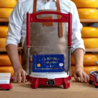 Krájač na mäkký syr RoqueForce® červený