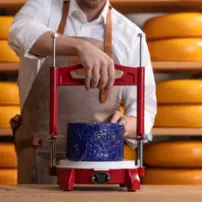 Krájač na mäkký syr RoqueForce® červený